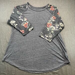 Torrid Gray Floral Raglan Sleeve T Shirt Size 2X Classic Fit 3/4 Sleeves Women’s